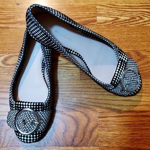 STUART WEITZMAN LOVEBUCK FLATS BLACK SZ 7